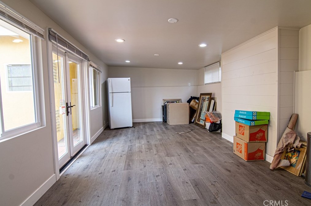 6806 Van Ness Ave, Los Angeles CA  90047-1654 exterior