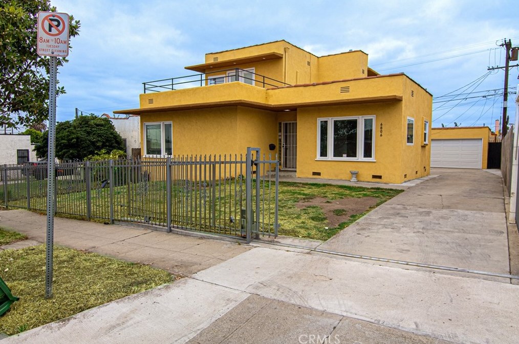 6806 Van Ness Ave, Los Angeles CA  90047-1654 exterior