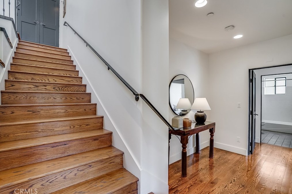 2169 Groveland Dr, Los Angeles CA  90046-1521 exterior