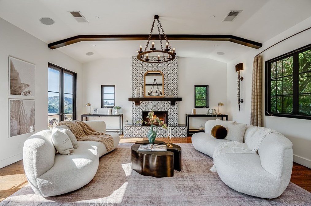 2169 Groveland Dr, Los Angeles CA  90046-1521 exterior