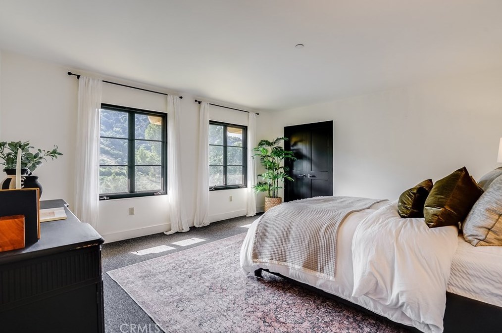 2169 Groveland Dr, Los Angeles CA  90046-1521 exterior