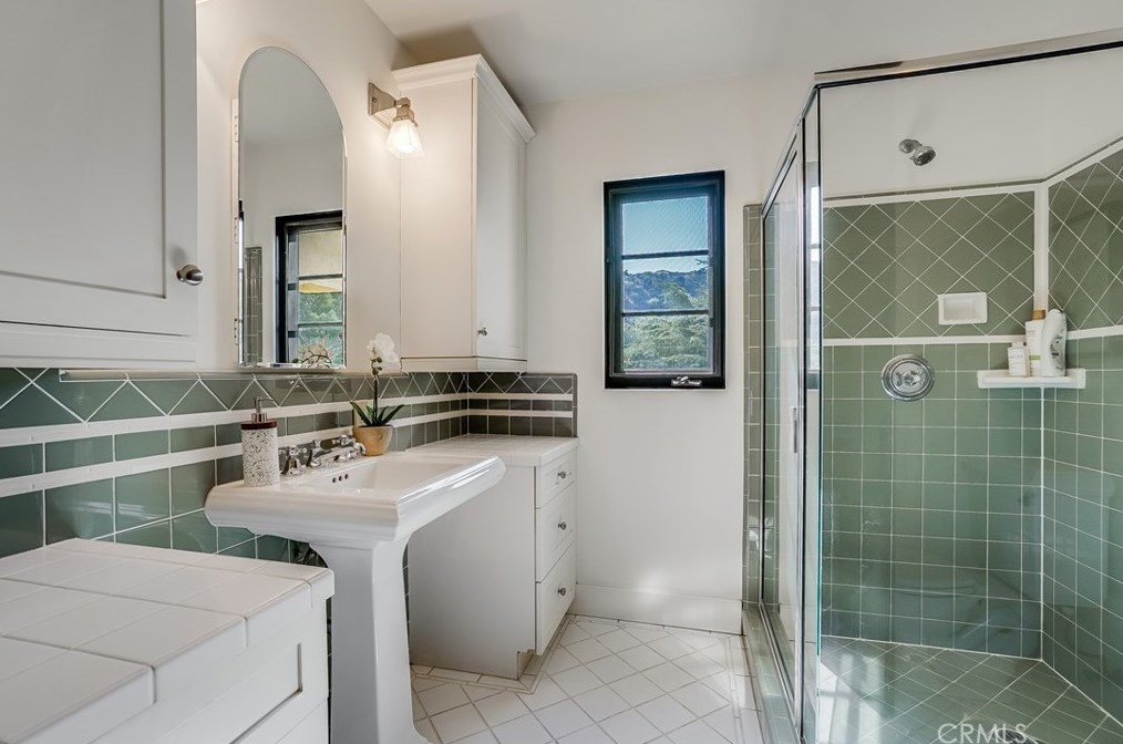 2169 Groveland Dr, Los Angeles CA  90046-1521 exterior