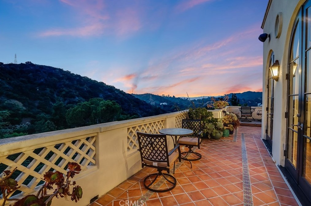 2169 Groveland Dr, Los Angeles CA  90046-1521 exterior