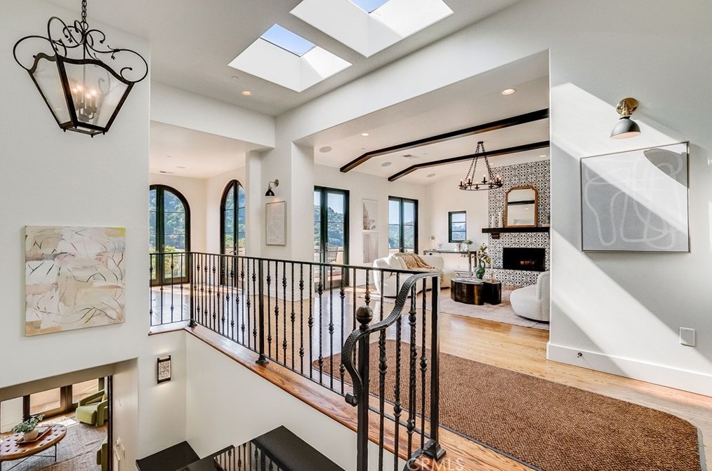 2169 Groveland Dr, Los Angeles CA  90046-1521 exterior