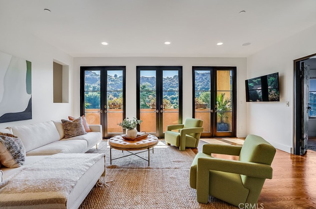 2169 Groveland Dr, Los Angeles CA  90046-1521 exterior