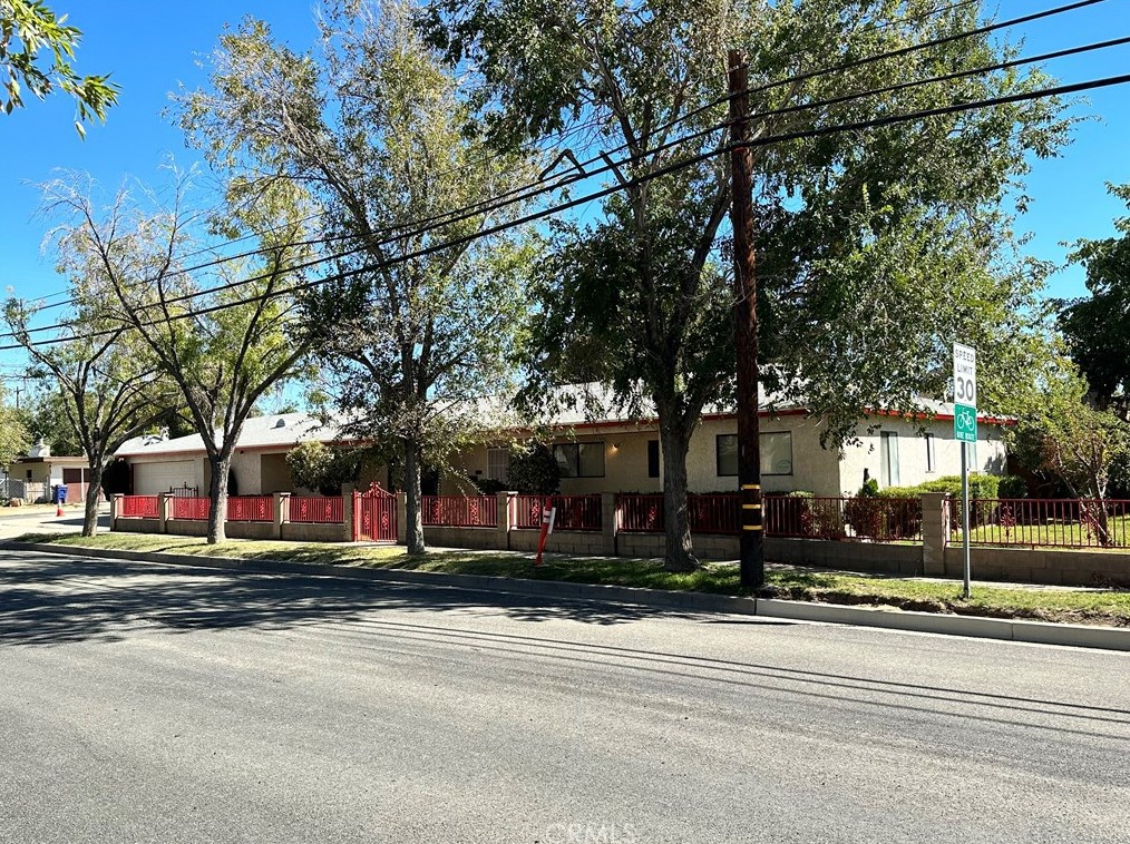 726 W Newgrove St, Lancaster, CA 93534