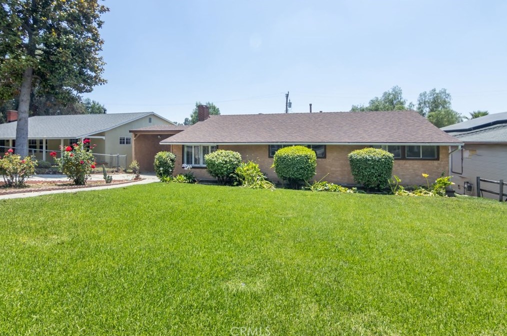 68 Laurel Dr, Altadena, CA 91001-4322