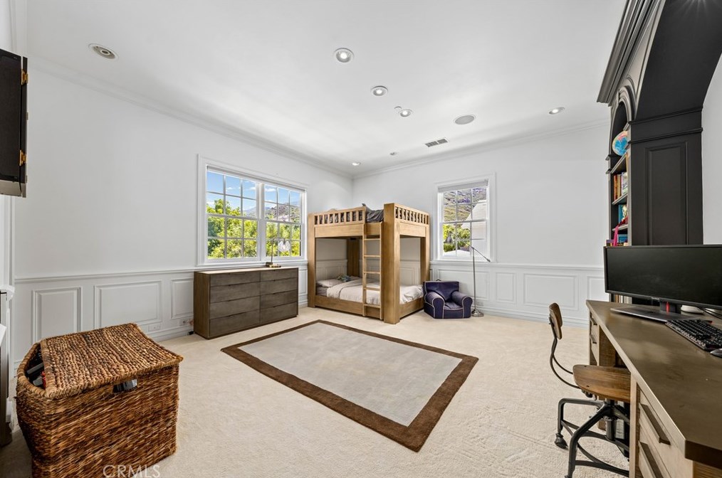 2816 Ladbrook Way, Thousand Oaks CA  91361-5325 exterior