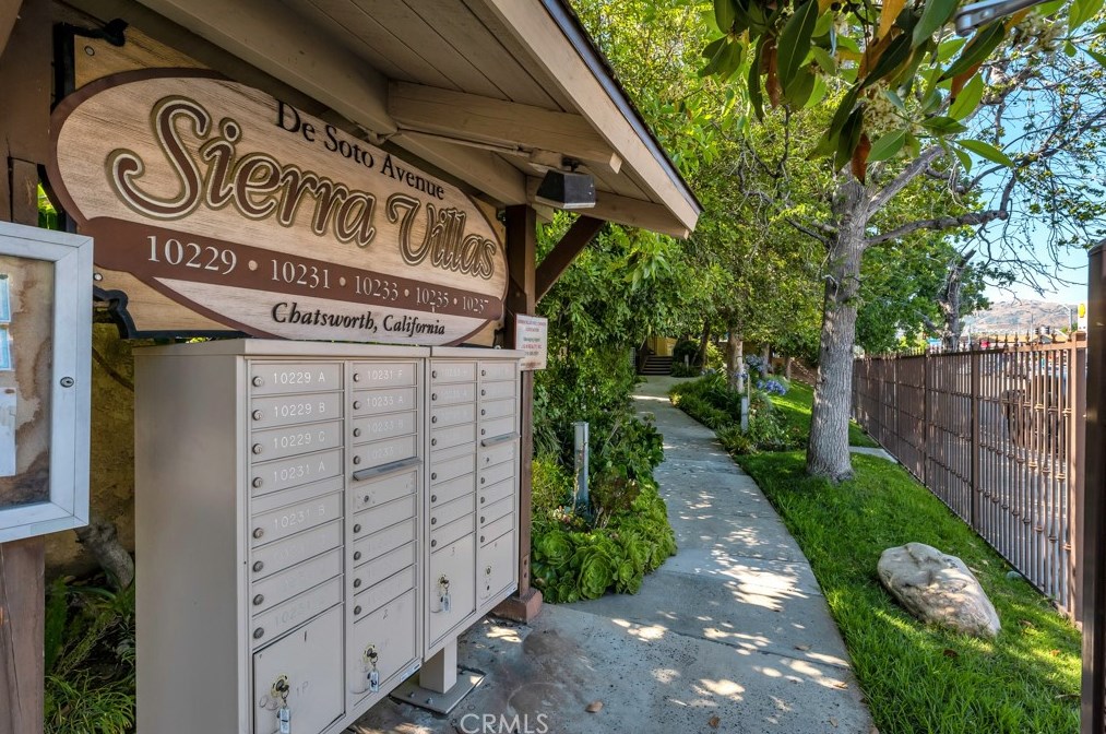 10231 De Soto Ave, Chatsworth CA  91311-7300 exterior