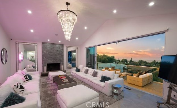7377 Pyramid Pl, Los Angeles, CA 90046