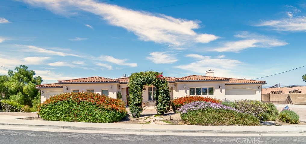 17761 Ridgeway Rd, San Fernando, CA 91344-2132