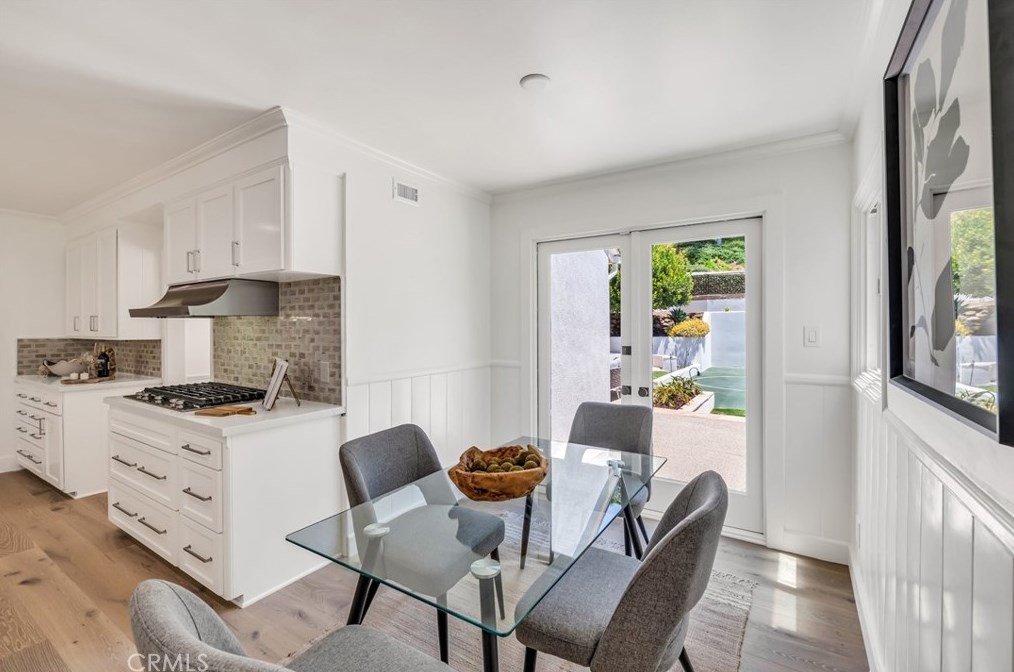 160 Thurston Ave, Los Angeles CA  90049-2422 exterior