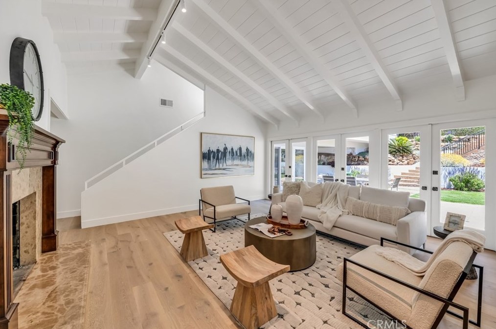 160 Thurston Ave, Los Angeles CA  90049-2422 exterior