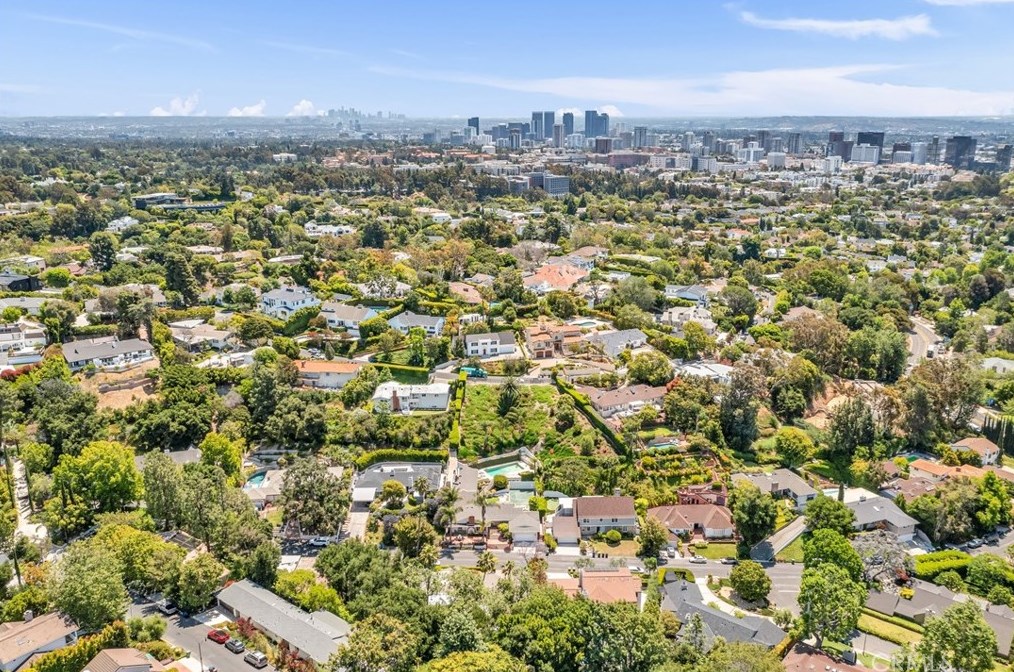 160 Thurston Ave, Los Angeles CA  90049-2422 exterior