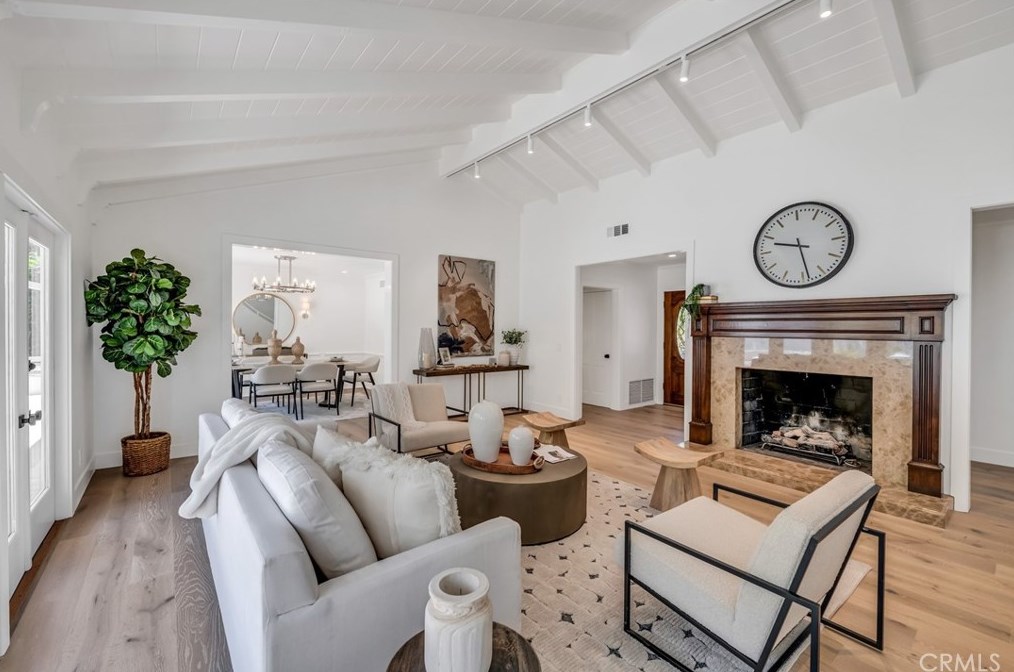 160 Thurston Ave, Los Angeles CA  90049-2422 exterior