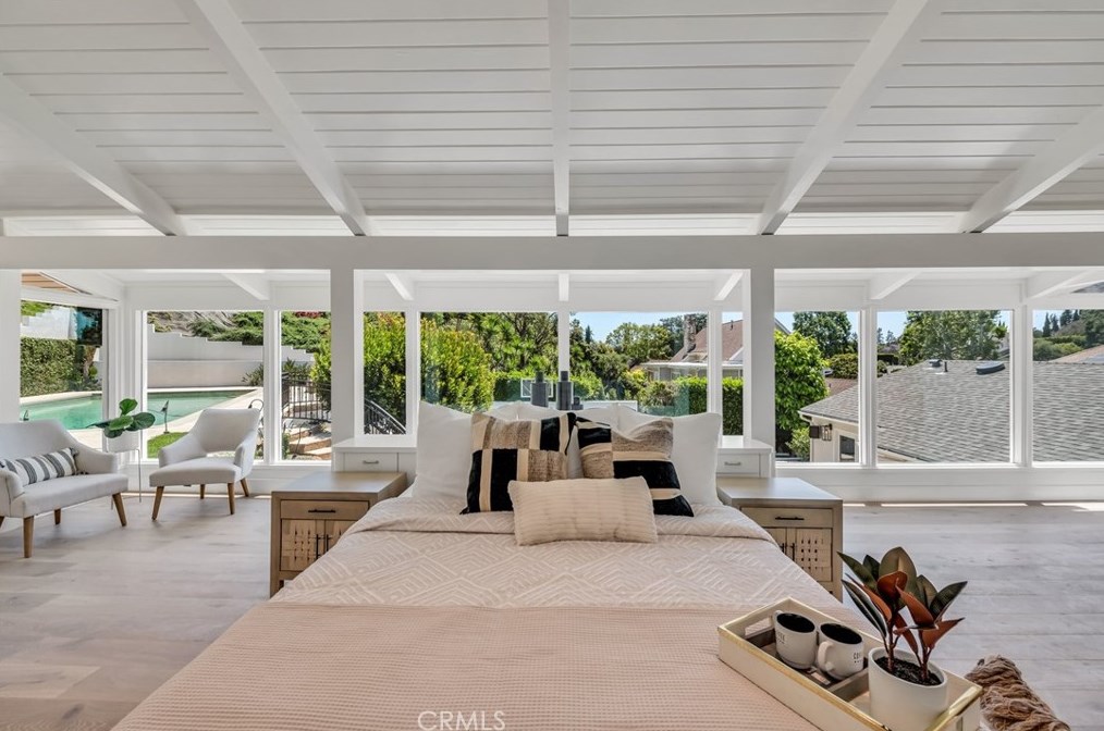 160 Thurston Ave, Los Angeles CA  90049-2422 exterior