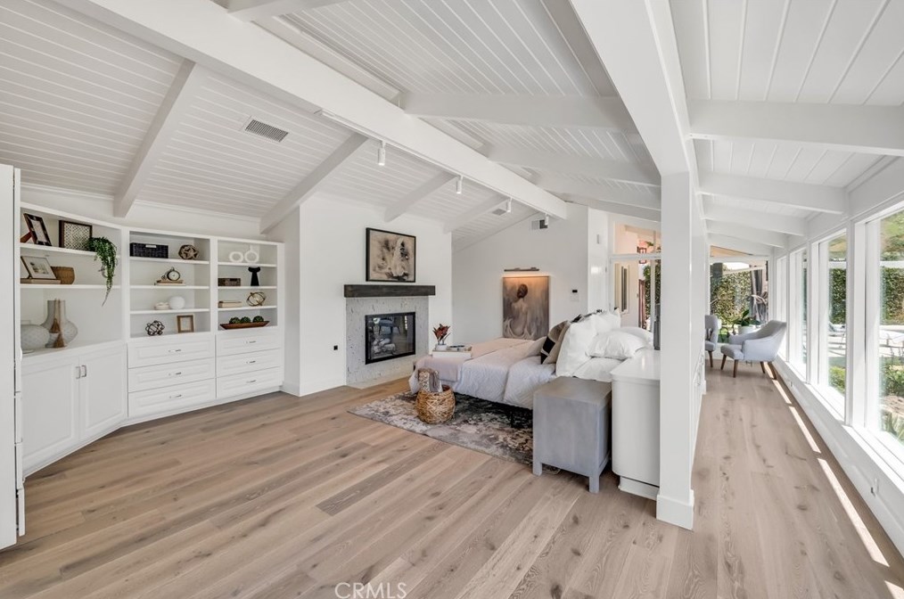 160 Thurston Ave, Los Angeles CA  90049-2422 exterior