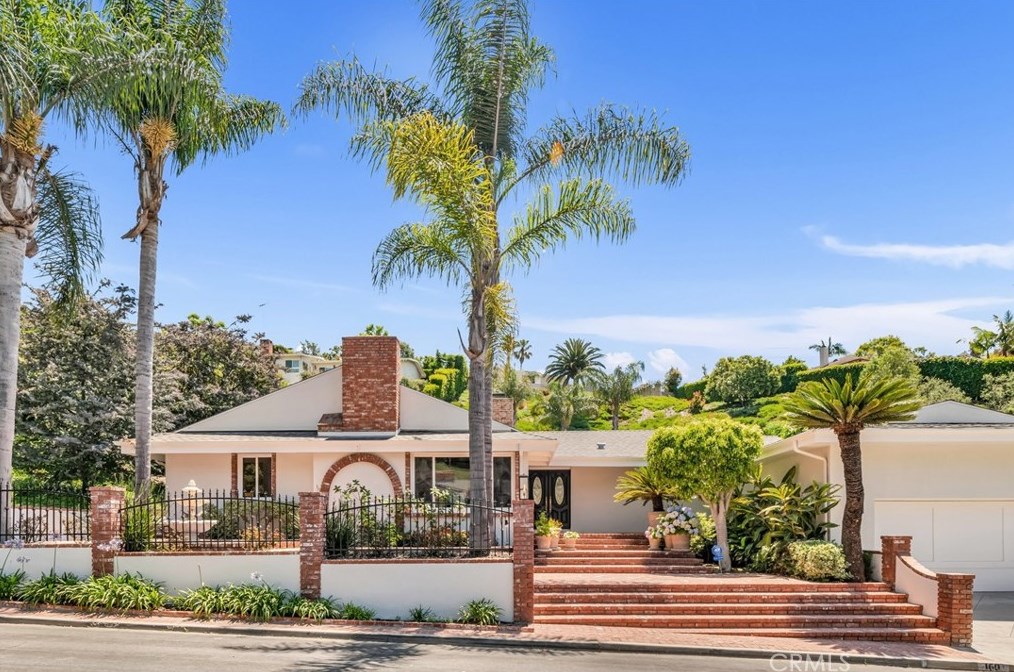 160 Thurston Ave, Los Angeles CA  90049-2422 exterior