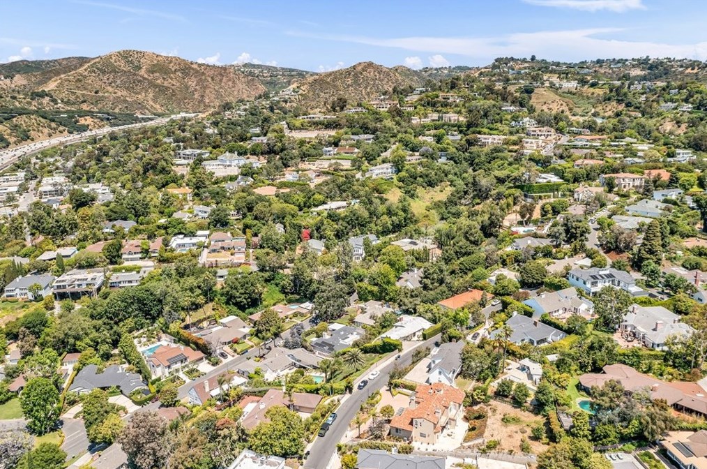 160 Thurston Ave, Los Angeles CA  90049-2422 exterior