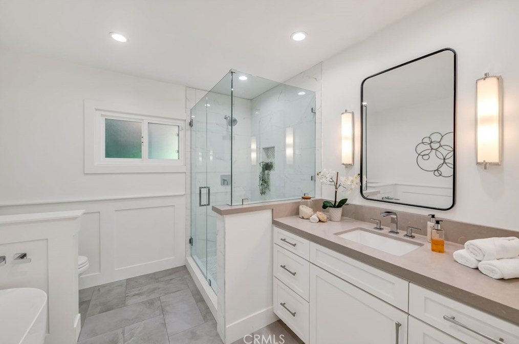 160 Thurston Ave, Los Angeles CA  90049-2422 exterior