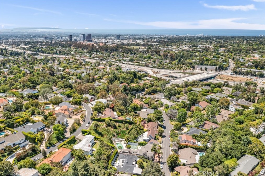 160 Thurston Ave, Los Angeles CA  90049-2422 exterior