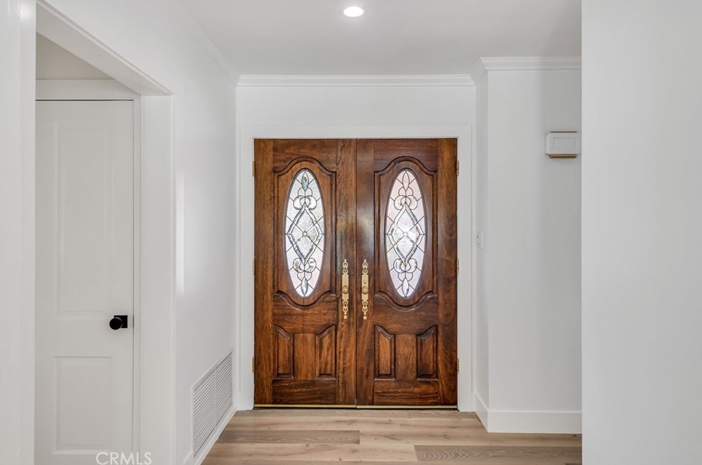 160 Thurston Ave, Los Angeles CA  90049-2422 exterior