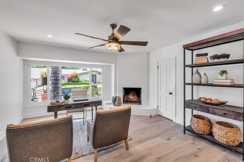 160 Thurston Ave, Los Angeles CA  90049-2422 exterior