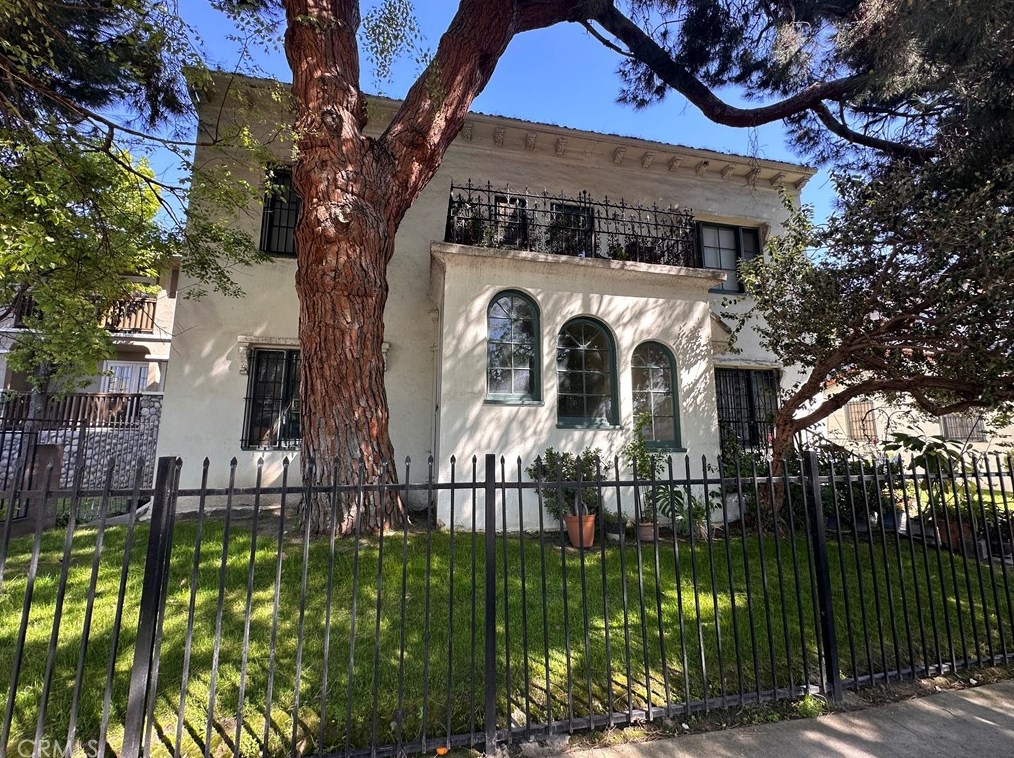 2376 Portland St, Los Angeles CA  90007-1933 exterior