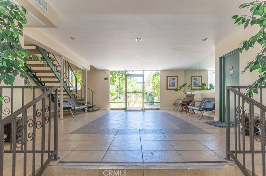 5328 Newcastle Ave #12, Van Nuys, CA 91316