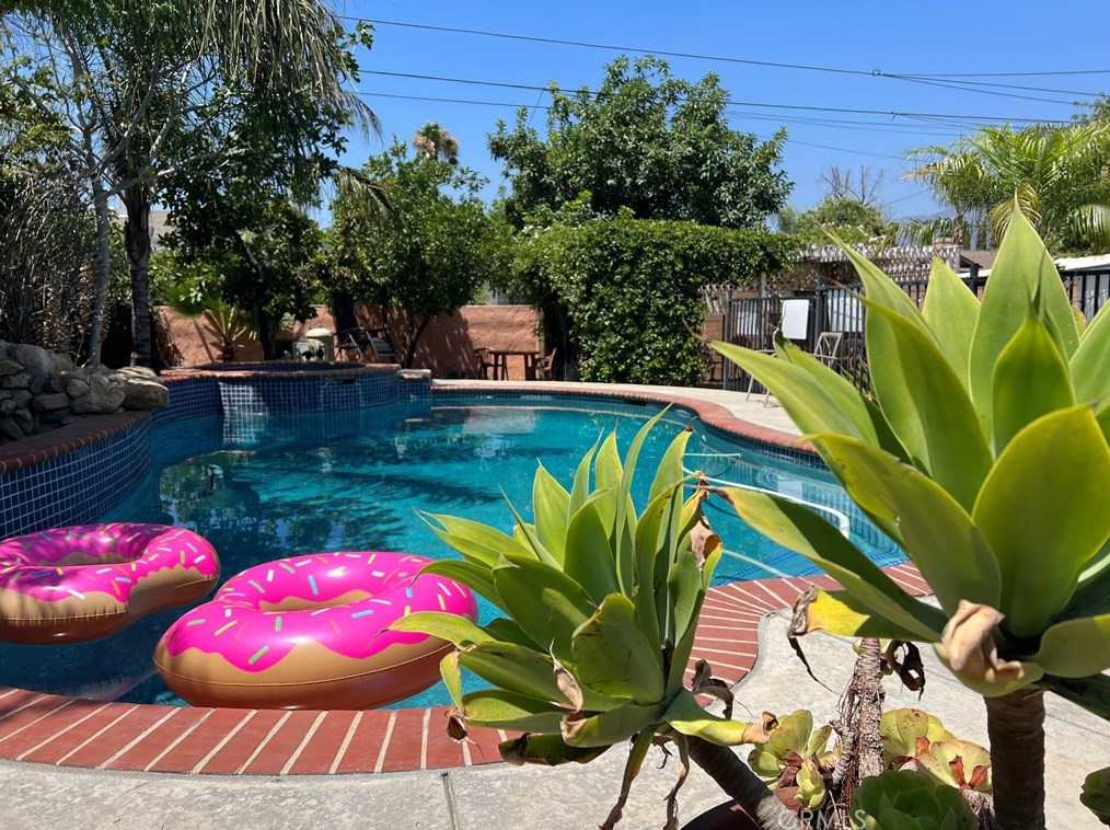 607 Griswold Ave, San Fernando, CA 91340-2101