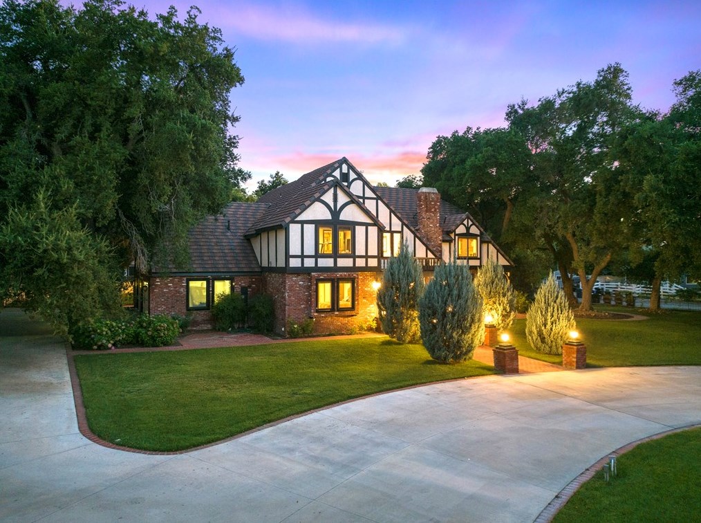 16510 Road Runner Rd, Santa Clarita, CA 91387