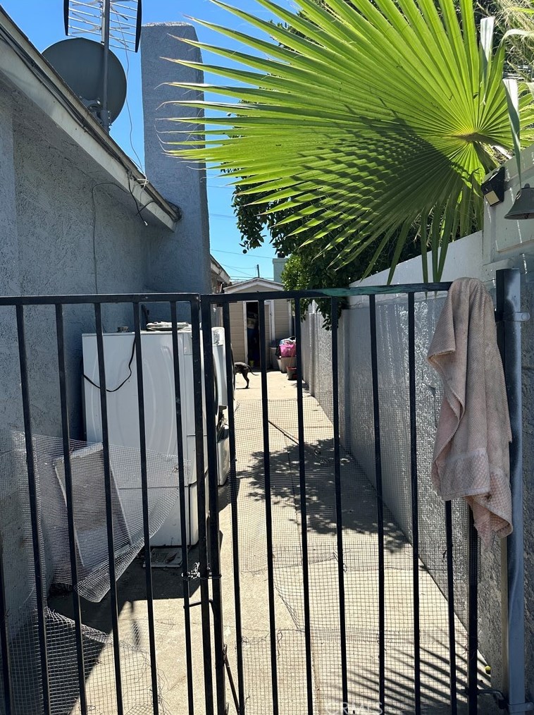 12978 Kagel Cyn St, Los Angeles CA  91331-3213 exterior