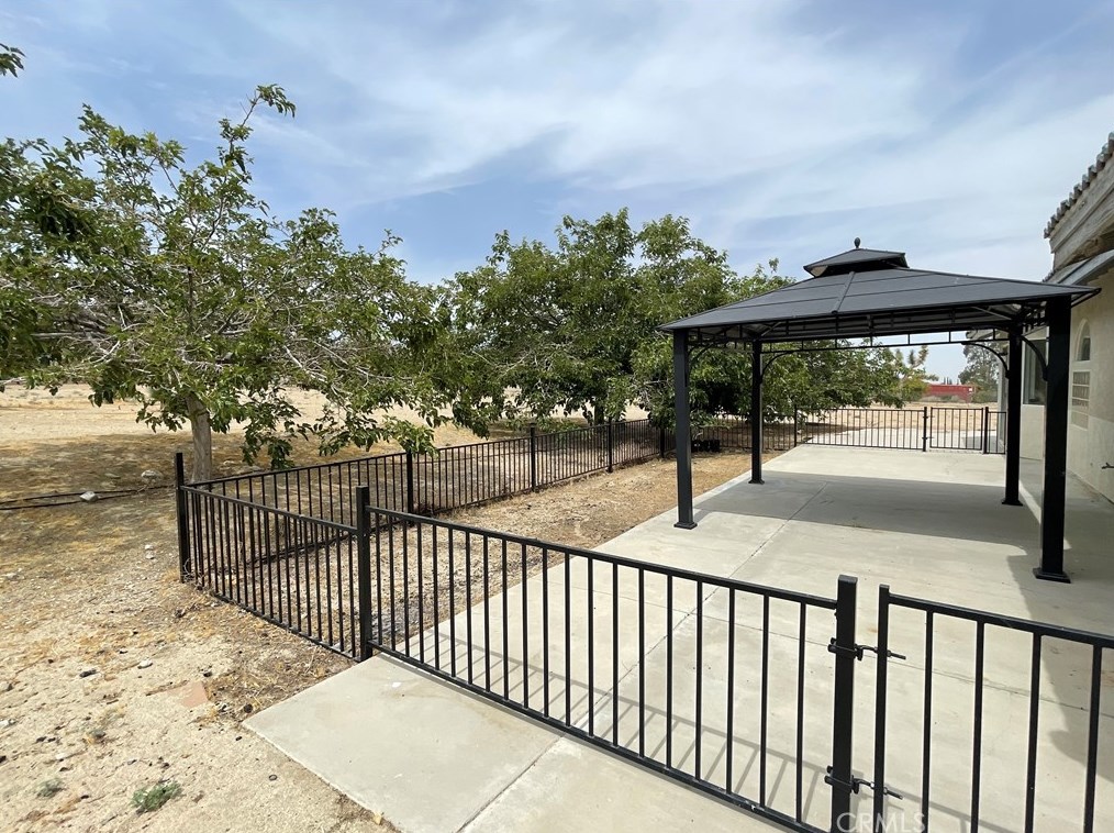 11124 Pine Tree Rd, Pinon Hills CA  92372 exterior