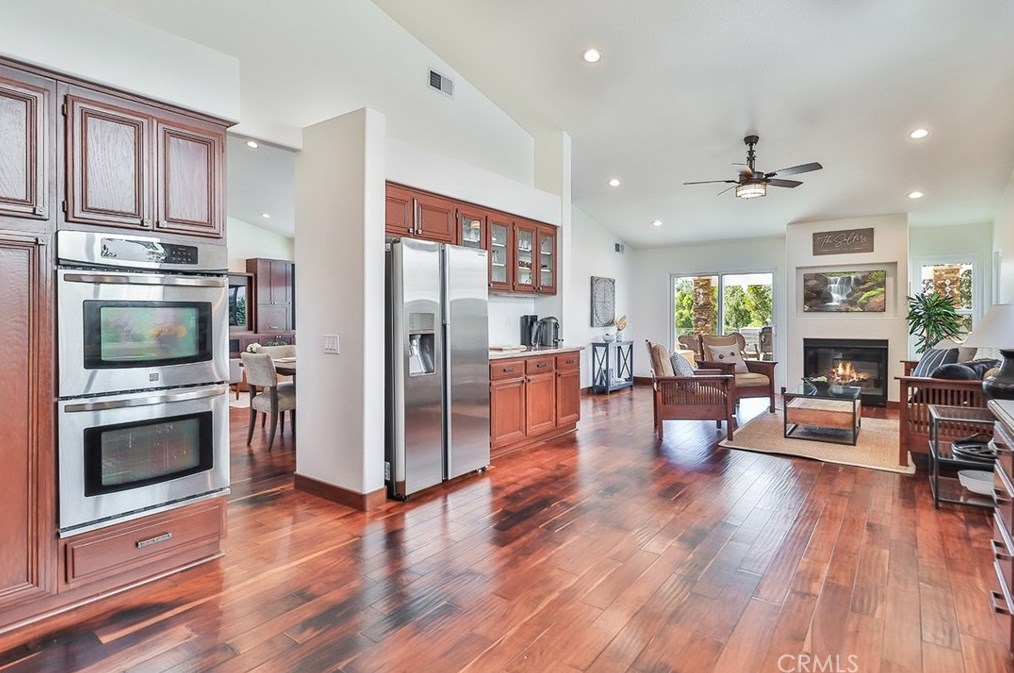 1649 Meadowglen Ct, Thousand Oaks CA  91320-3470 exterior