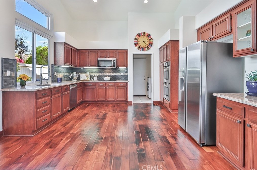 1649 Meadowglen Ct, Thousand Oaks CA  91320-3470 exterior