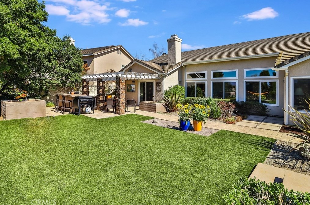 1649 Meadowglen Ct, Thousand Oaks CA  91320-3470 exterior