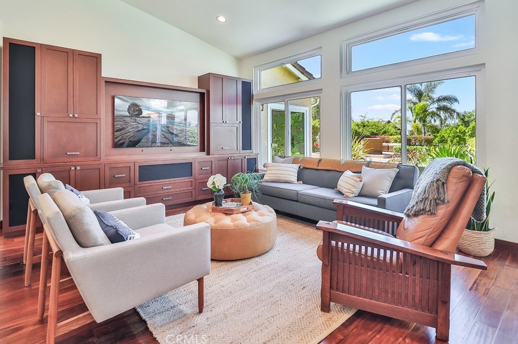 1649 Meadowglen Ct, Thousand Oaks CA  91320-3470 exterior