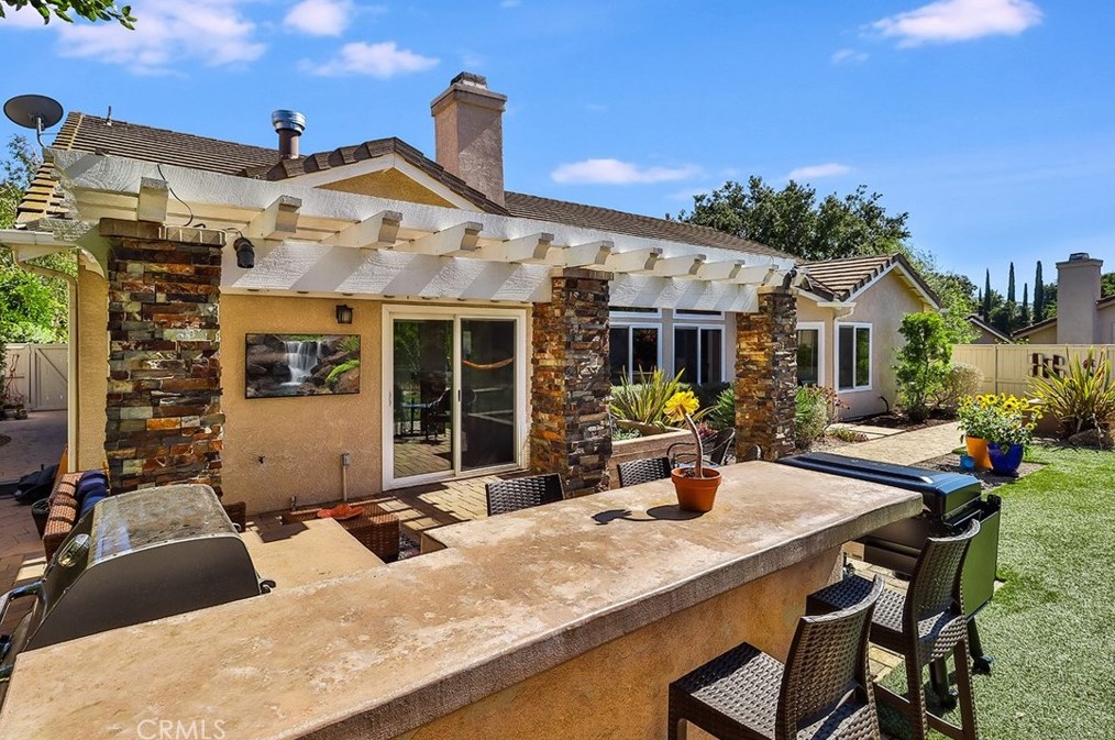 1649 Meadowglen Ct, Thousand Oaks CA  91320-3470 exterior