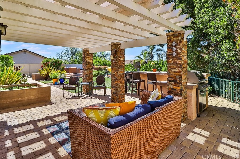 1649 Meadowglen Ct, Thousand Oaks CA  91320-3470 exterior