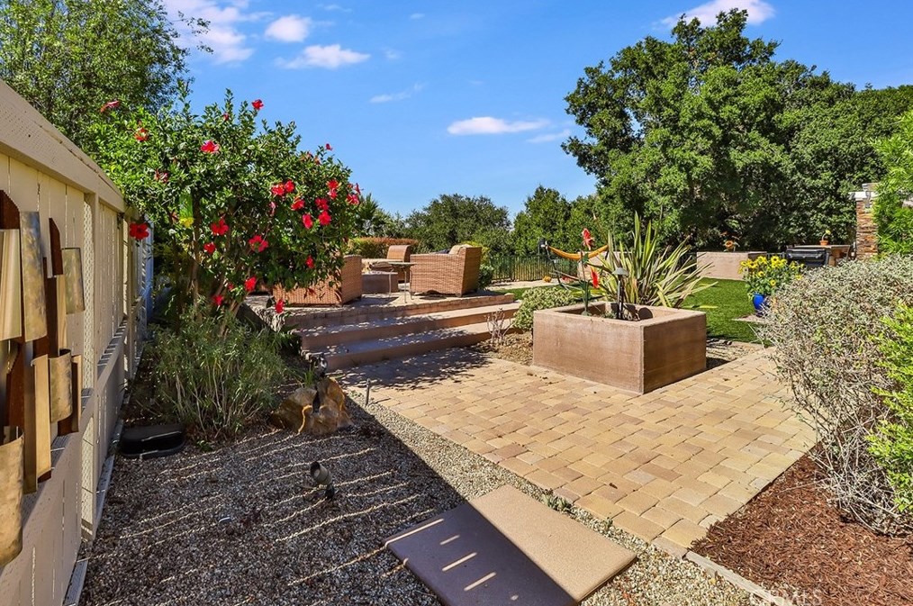 1649 Meadowglen Ct, Thousand Oaks CA  91320-3470 exterior