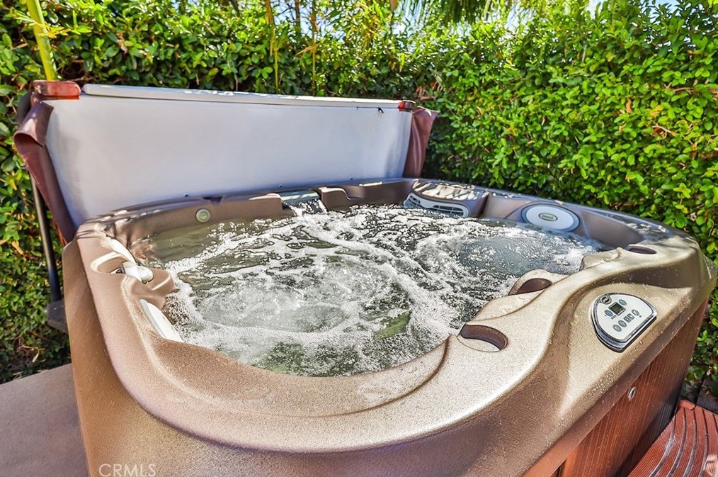 1649 Meadowglen Ct, Thousand Oaks CA  91320-3470 exterior