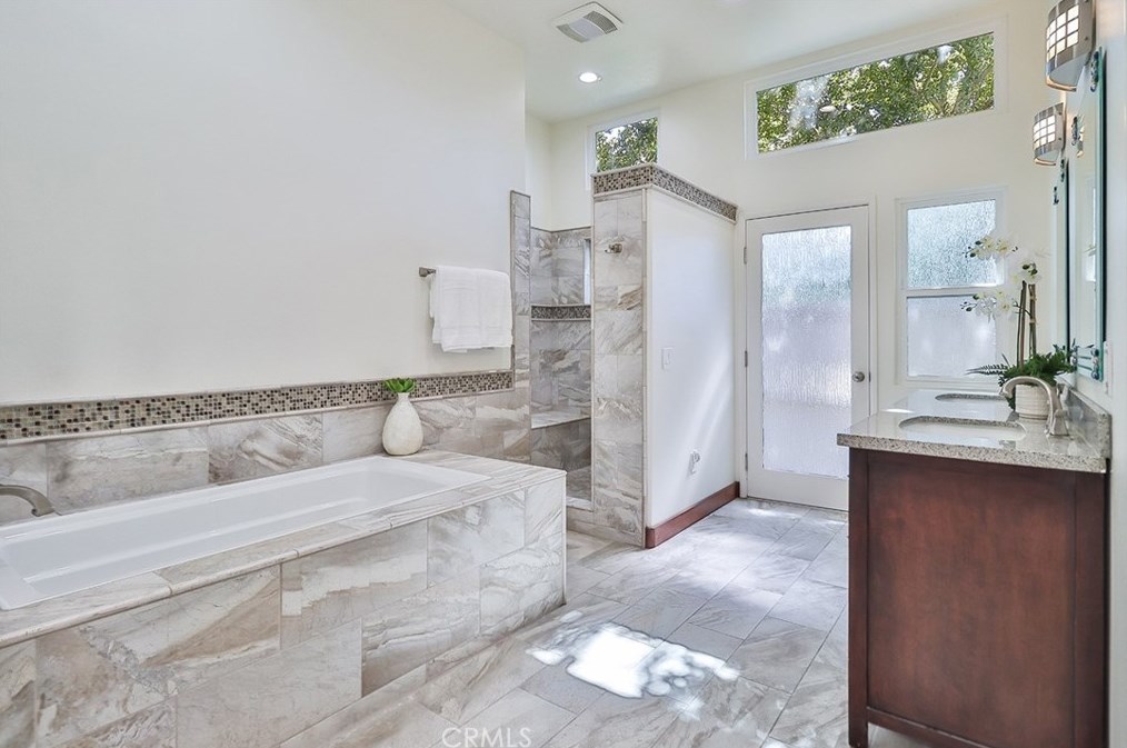 1649 Meadowglen Ct, Thousand Oaks CA  91320-3470 exterior