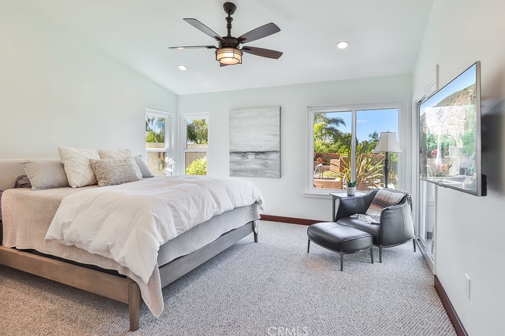 1649 Meadowglen Ct, Thousand Oaks CA  91320-3470 exterior