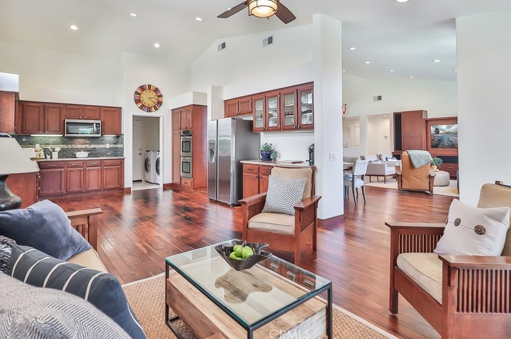 1649 Meadowglen Ct, Thousand Oaks CA  91320-3470 exterior