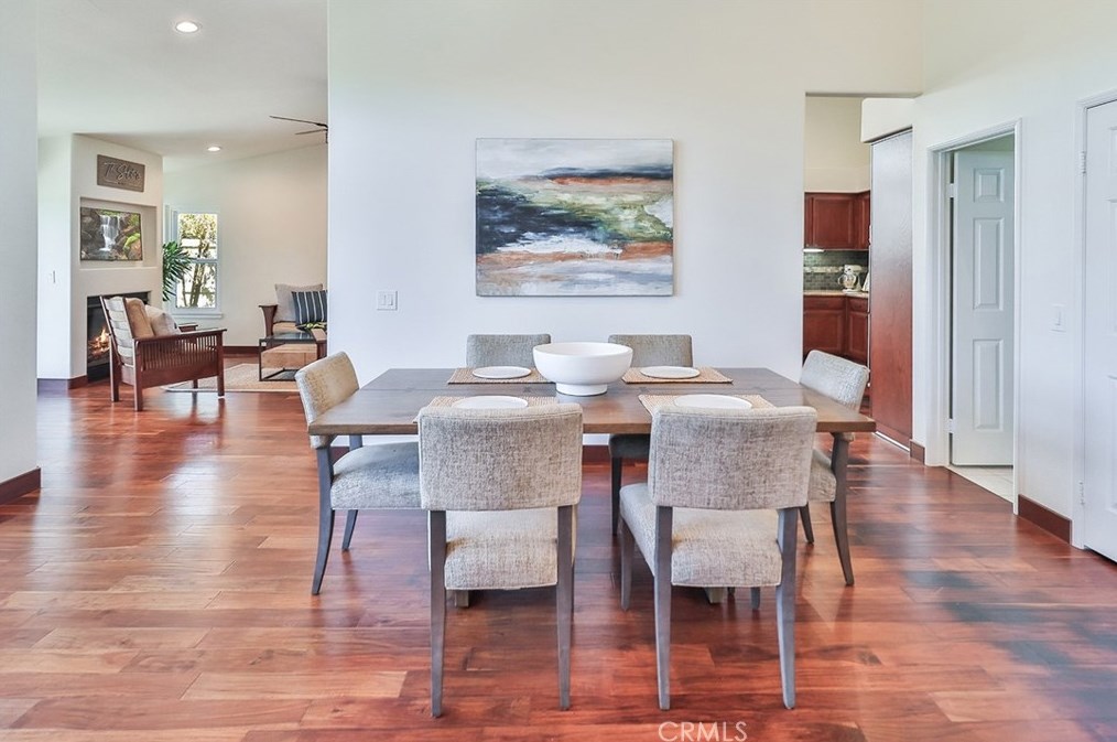 1649 Meadowglen Ct, Thousand Oaks CA  91320-3470 exterior