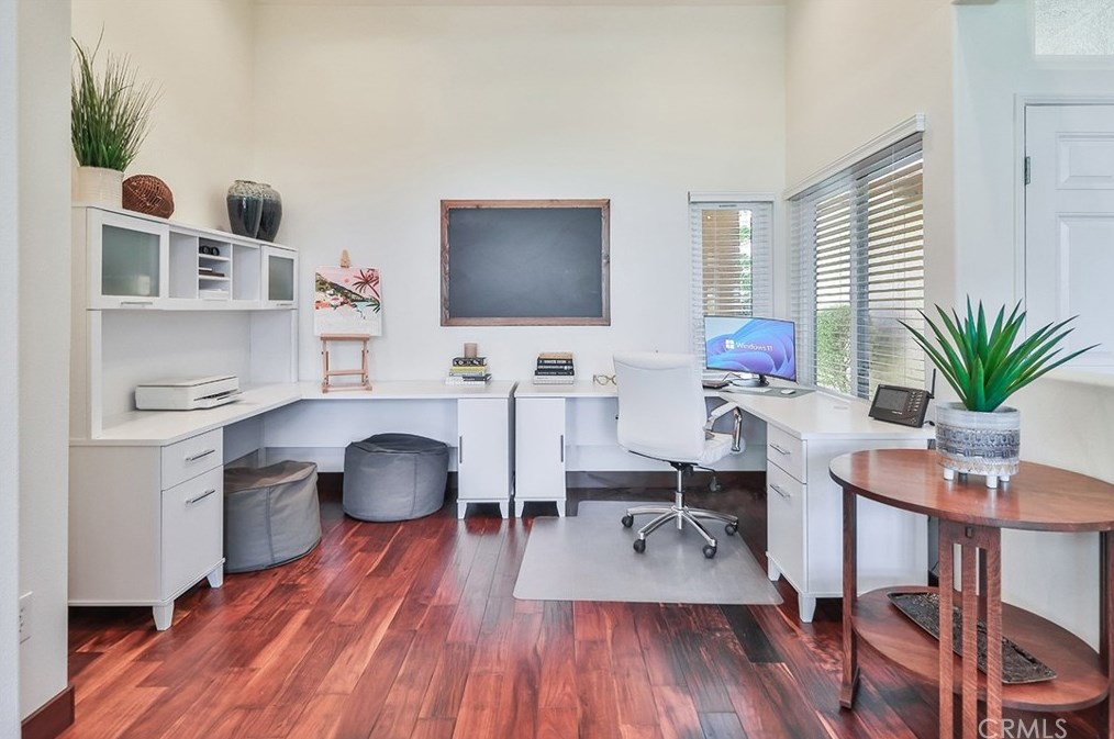 1649 Meadowglen Ct, Thousand Oaks CA  91320-3470 exterior