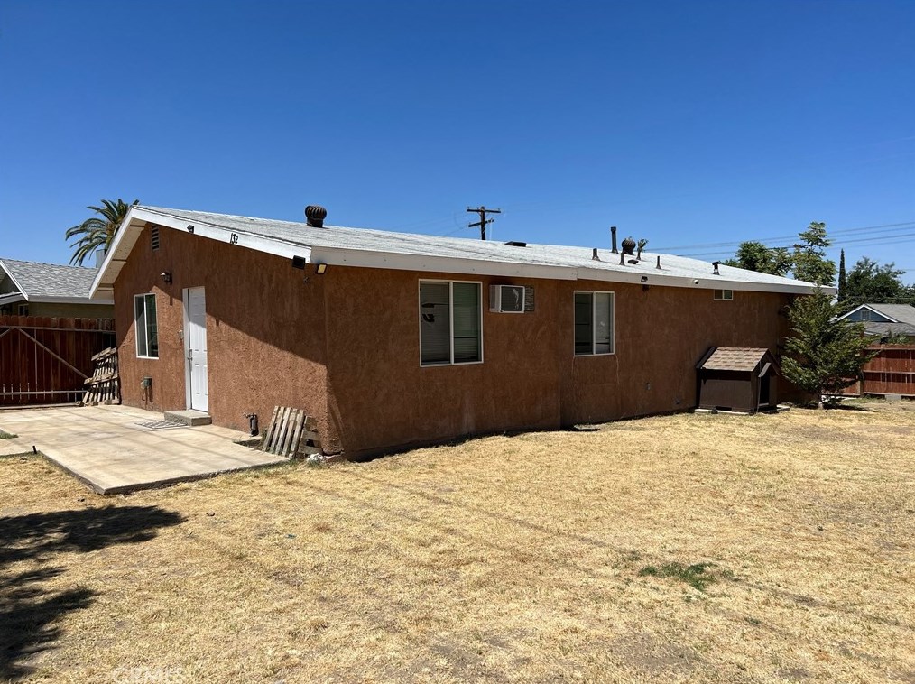 132 Wood St, Taft, CA 93268-3921