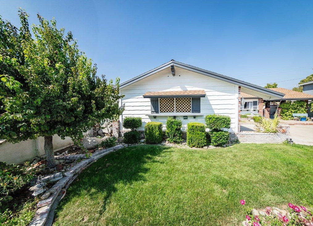 211 Lazard St, San Fernando, CA 91340-2619