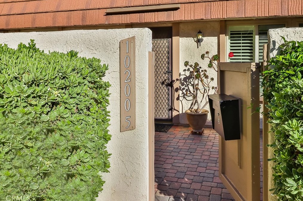 10200 Larwin Ave #5, Chatsworth, CA 91311