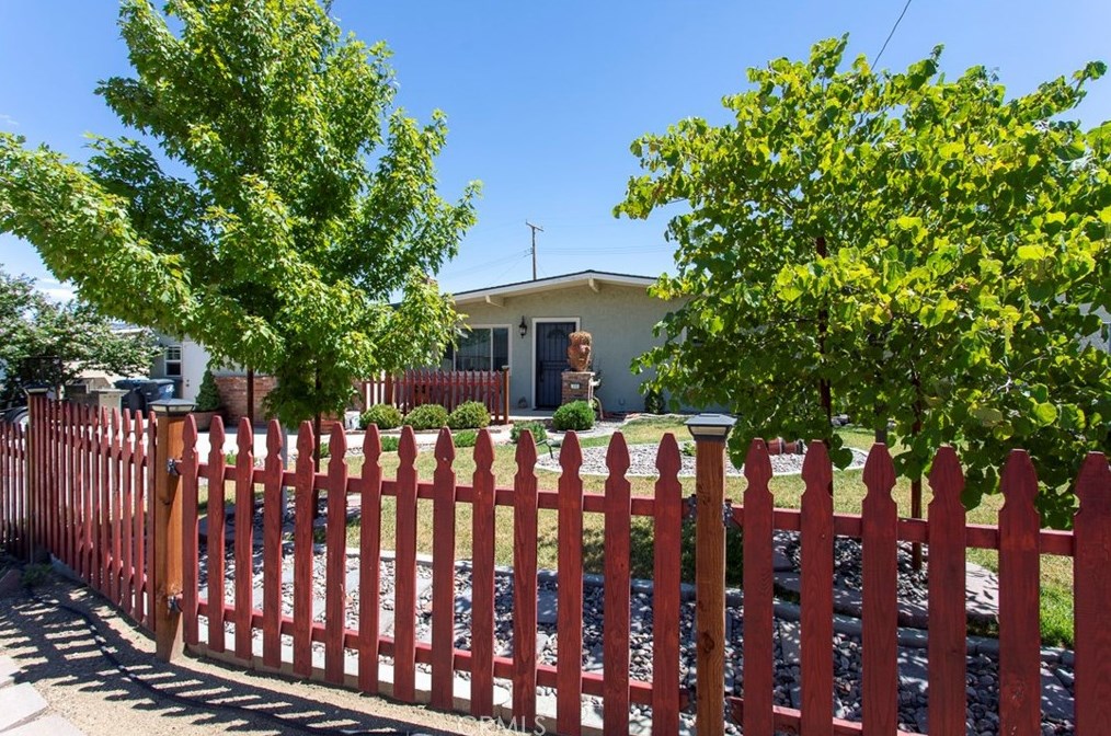 808 Beech St, Tehachapi, CA 93561-2104